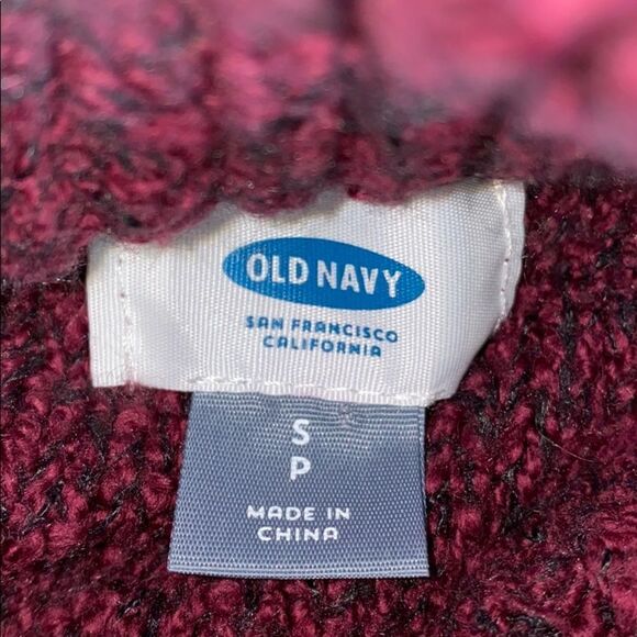 Old Navy Burgundy cable knit chunky sweater Size SP - Picture 6 of 8